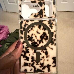 Flaunt IPhone 17 Pro Case. Barely used missed the return window.